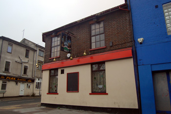 The Park Street frontage of The Moulders Public House July 2008